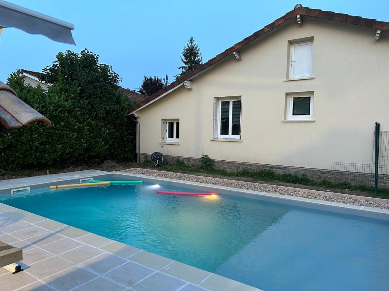 Jolie Villa Independante Climatisee 3 Chambres Tout Confort 6 Couchages, Piscine Chauffee 4 X 8 Disponible Selon Meteo De Mai A Fin Septembre, Jacuzzi 4 Places, Boulodrome Eclaire, Ping-Pong, Wifi, Proche Commerces Animaux Domestiques Sur Demande Bretenoux Zewnętrze zdjęcie