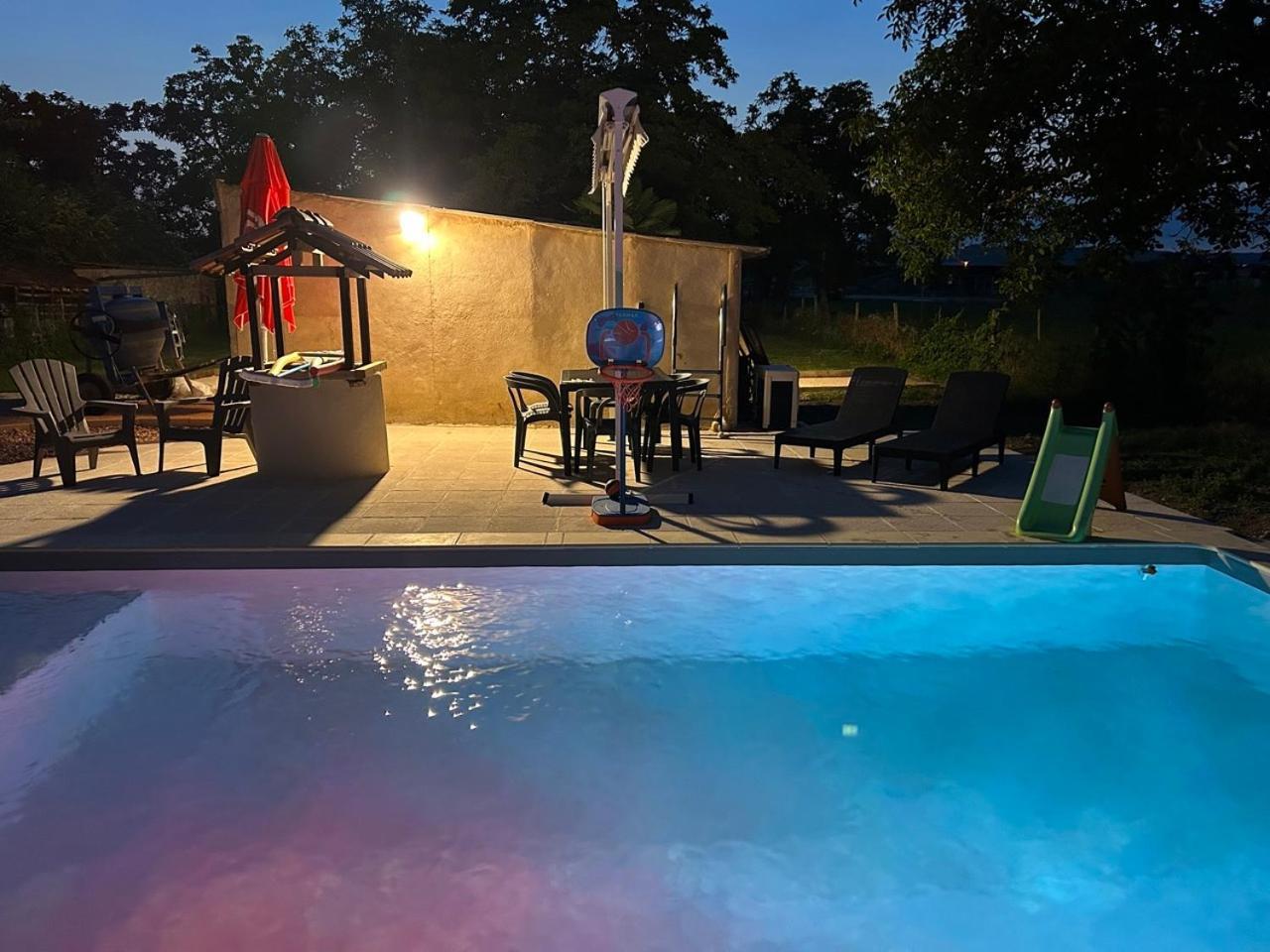 Jolie Villa Independante Climatisee 3 Chambres Tout Confort 6 Couchages, Piscine Chauffee 4 X 8 Disponible Selon Meteo De Mai A Fin Septembre, Jacuzzi 4 Places, Boulodrome Eclaire, Ping-Pong, Wifi, Proche Commerces Animaux Domestiques Sur Demande Bretenoux Zewnętrze zdjęcie